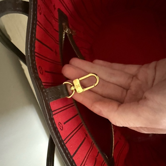 Louis Vuitton Brown Checkered Tote with Red Interior - Picture 4 of 8